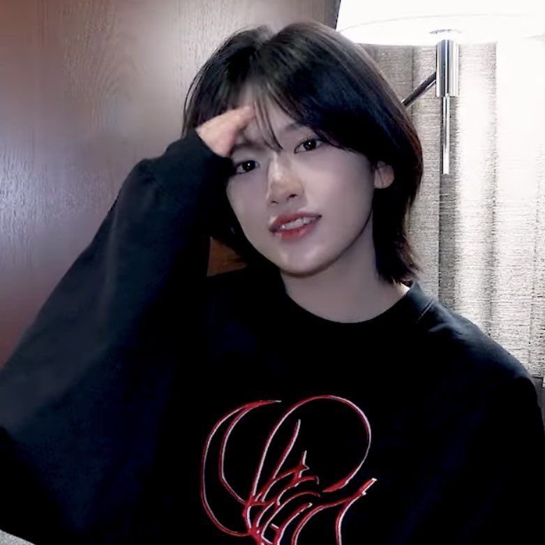 ivesirens's tweet image. short hair yujin come back to me