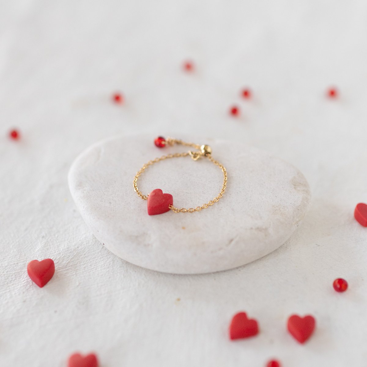 華奢なチェーンが素敵…❤️ 可愛らしくなりすぎない、大人のための