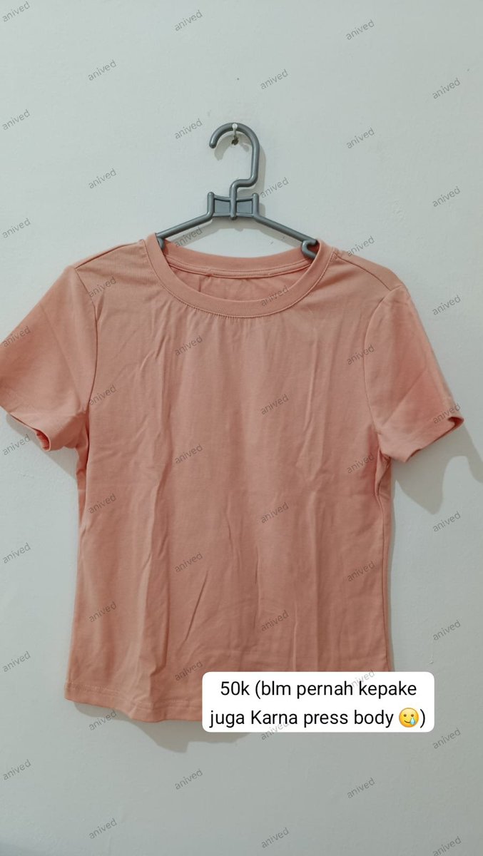 WTS 
Colorbox crop 50k
Take both 90k

Digambar agak kusut Karna baru keluarin Dari lemari 🙏🏻