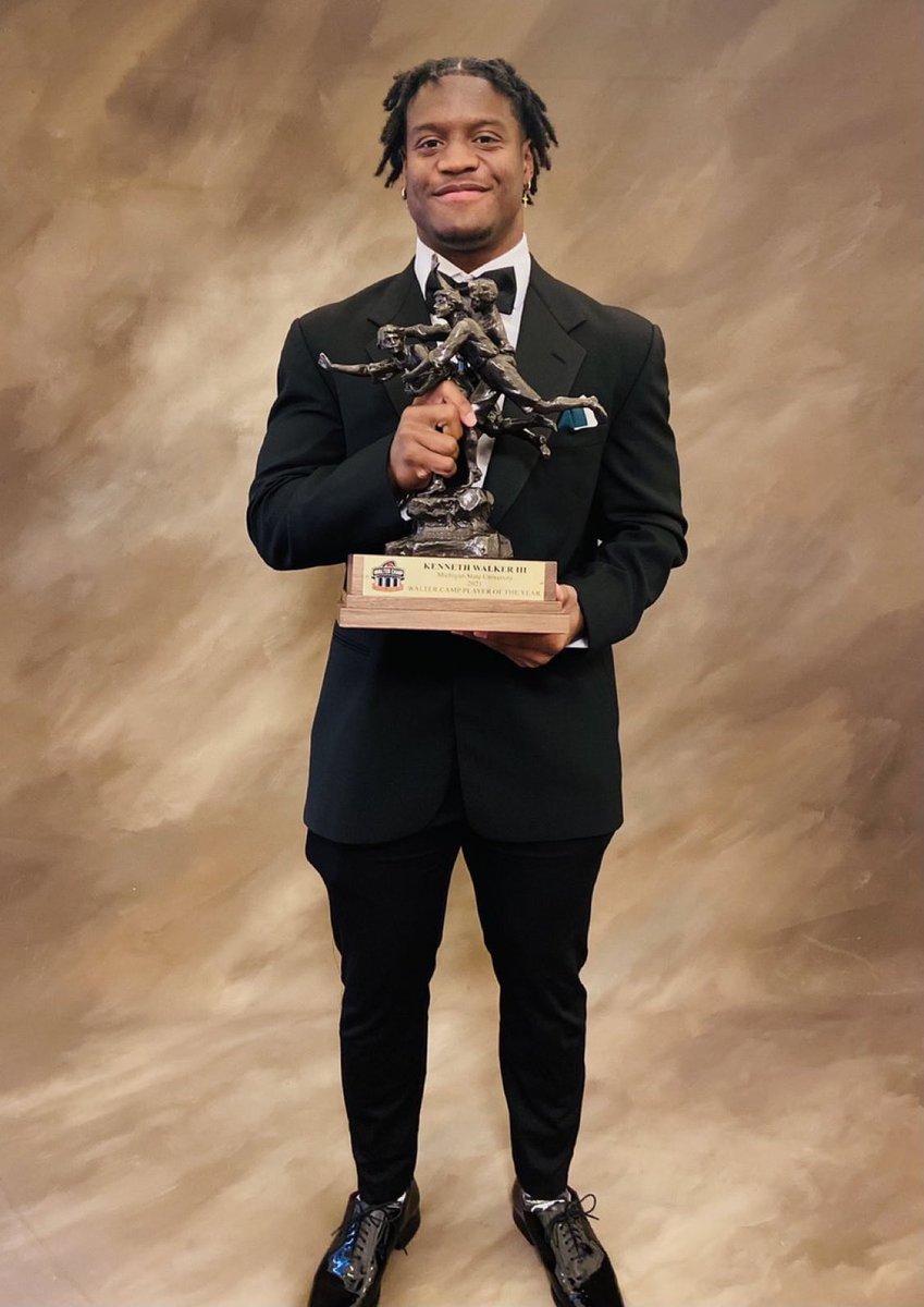 WalterCampFF's tweet photo. Congrats to 2021 @WalterCampFF Player of Year (but not a Heisman finalist...) Kenneth Walker III (135 rushing yards) for winning the Super Bowl @Seahawks @MSU_Football 

https://t.co/pUIiWmoCHQ https://t.co/IEiq4Omh0C
