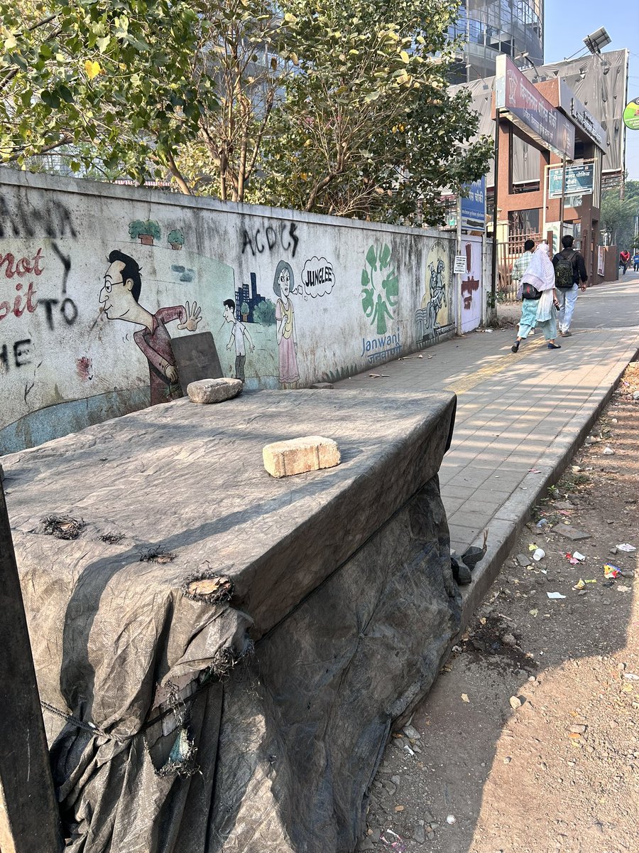 Crime doesn’t need criminals when permissions are enough.

Night-only liquor sales to Symbiosis students continue openly; 

<a href="/PuneCityPolice/">पुणे शहर पोलीस</a> seems perfectly fine with it by allowing such temporary shop operating right outside its VN police STN.
So much for law enforcement. 😉

PS: