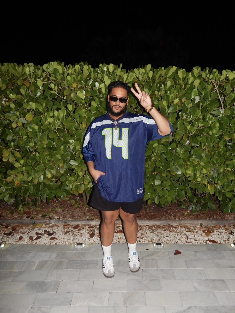 StevensVeryOwn's tweet photo. GO SEAHAWKS 🏈 https://t.co/nbqp1PoOpA