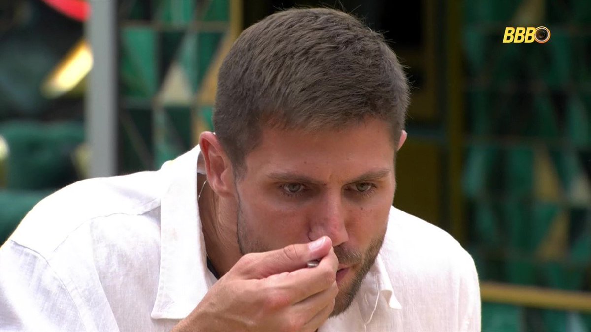 centralreality's tweet image. Jonas cai de boca na feijoada de piru do Edílson Arquibancada. #BBB26