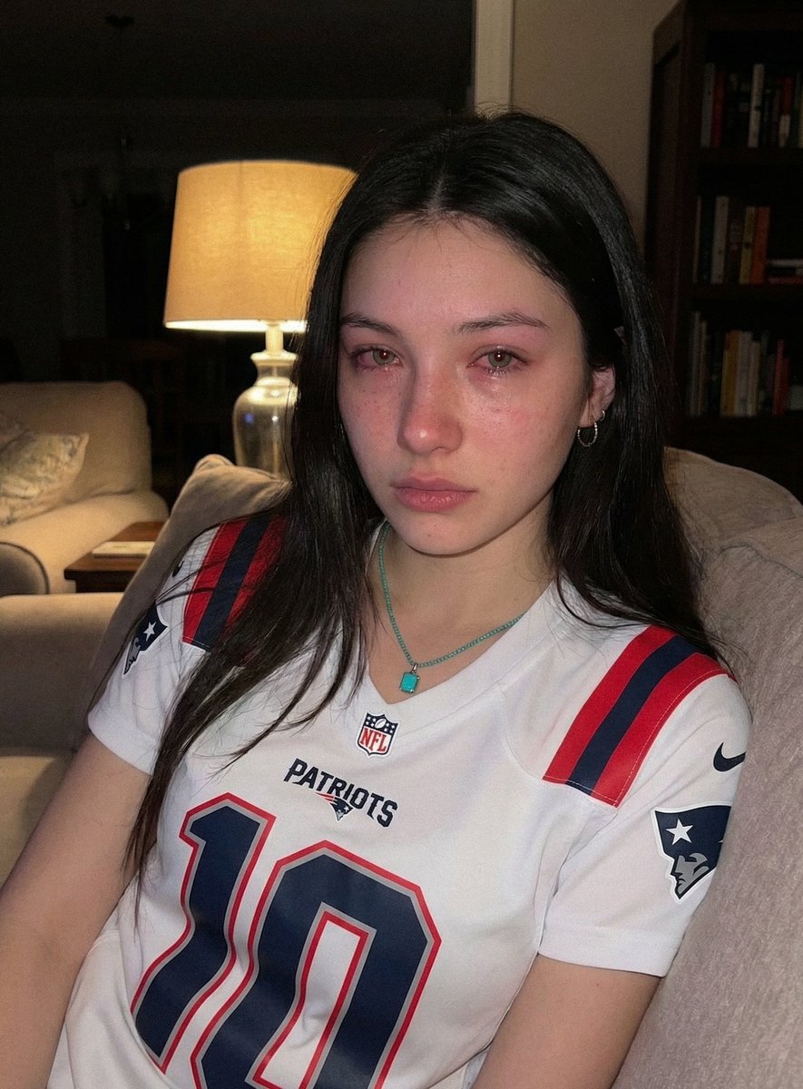 ashleyhalfie's tweet photo. better luck next year I guess😭😭😭 #SuperBowl #SuperBowlLX #Patriots https://t.co/bhJjxYcLzx