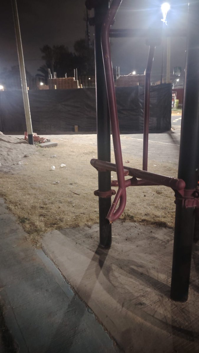 brengit's tweet photo. @Denuncia_Vca @A_VCarranza @evelyn_parraA @VcCesac @ClaraBrugadaM @UCS_GCDMX Si no les importa las condiciones del parque menos su material https://t.co/tyxqAMT2O7