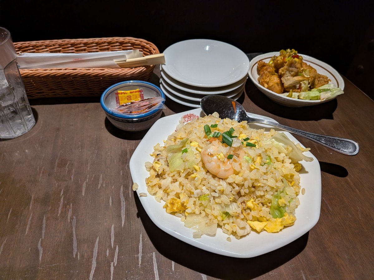 池袋でランチ。

スープとドリンク付きで1000円。
池袋は安くて良いお店が多いね。😊