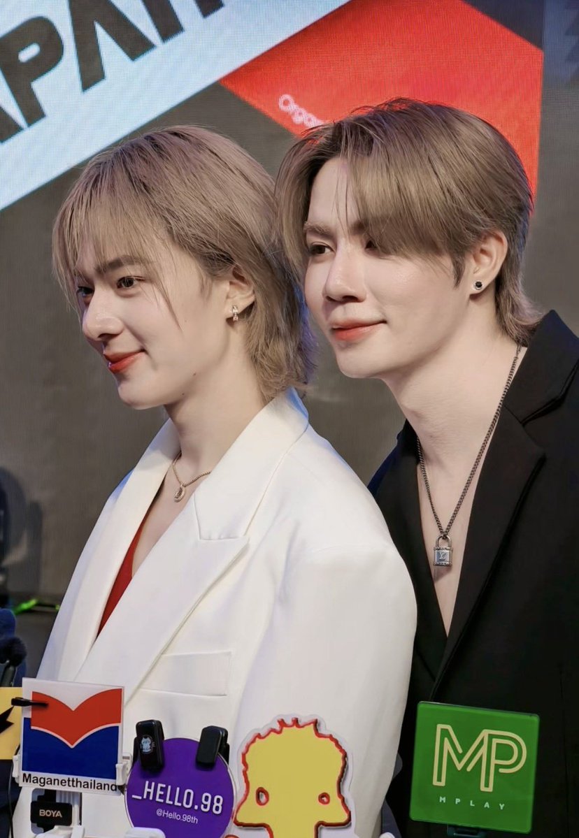 callmezuzin's tweet image. ไม่มูฟออนลุคซีนุนิวเมื่อวาน มันดูดี ดูแปลกตา คือมองเพลินอะ หล่อสวยมีเสน่ห์มาก ออร่าอะไรอีกแล้ว #ZeeNuNew