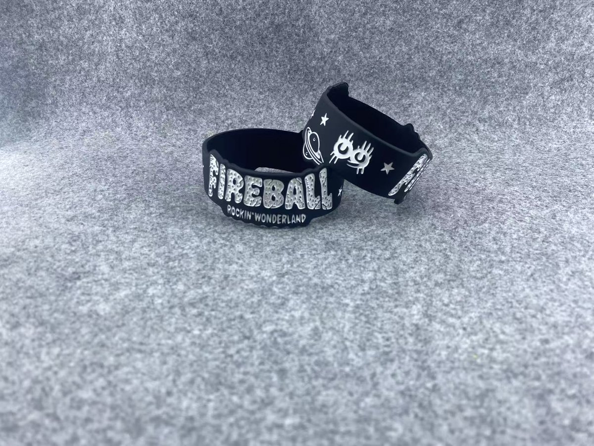 GoodsFactory1's tweet image. ライブ・ツアー・イベント物販向けの  
シリコンバンド製作対応しています
単色プリントだけでなく、  
グラデーション／立体加工／パーツ付きなども可能です。
納期・仕様・数量など、  
まずはお気軽にご相談ください。  
短納期案件もできる限り調整いたします。
#シリコンバンド  
#ライブグッズ