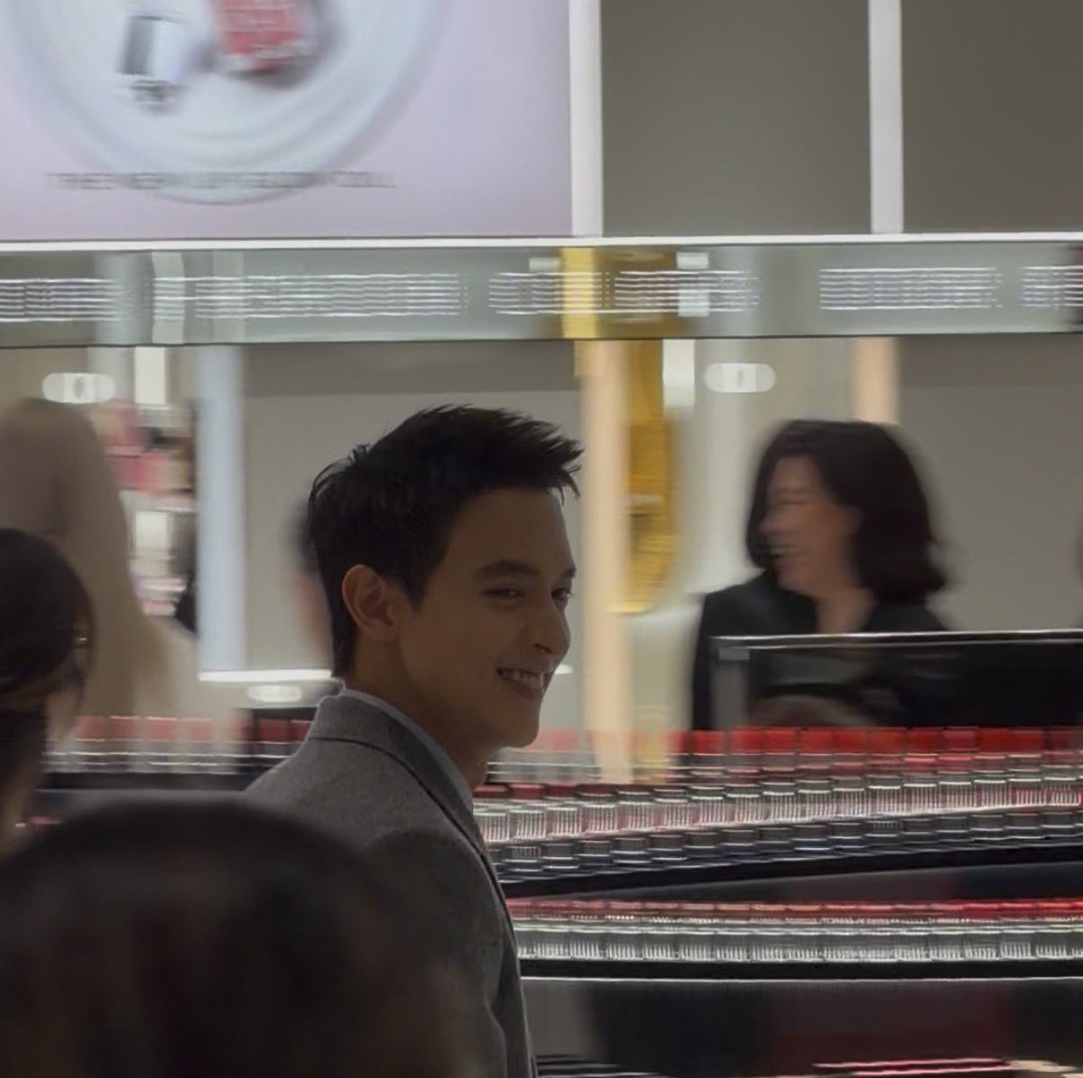 เจมส์จิ คุณพ่อลูกหนึ่งหล่ออ่ะ 😍

#jamesji