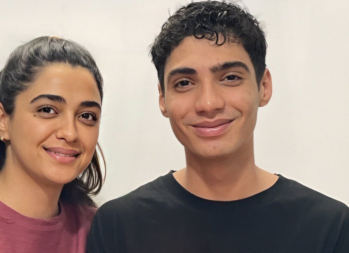 L O G Λ Я tweet media