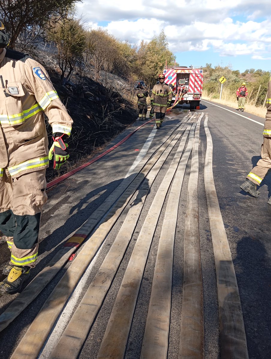 Está tarde, la compañía trabajó en Primera Alarma Forestal en Ruta K-514 Sector Los Cristales en Cerro de la Virgen #Talca en el lugar trabajamos en abastecimiento y extinción.

Bomba España de Talca 🇪🇦