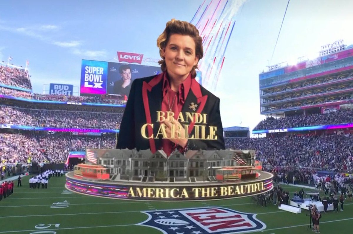 Quick shes distracted. Someone save Joni Mitchell