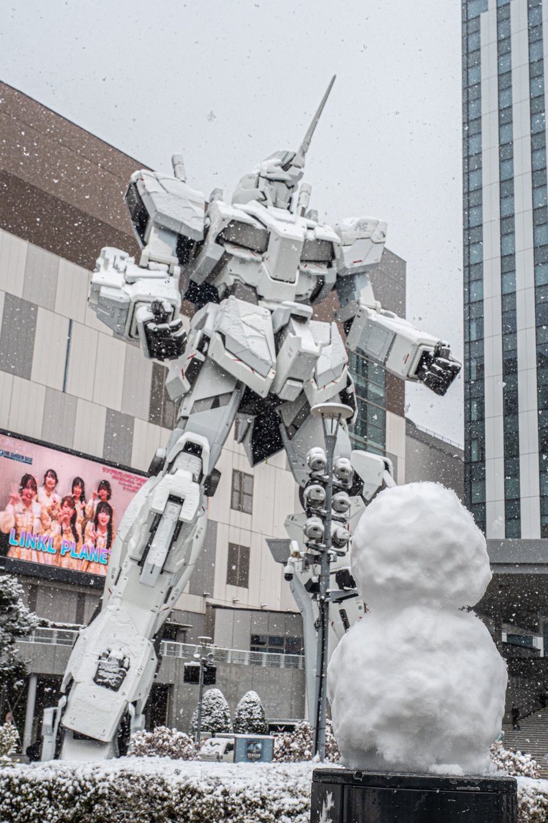 Life-size Unicorn Gundam 雪だるま×実物大ユニコーンガンダム 昨日の