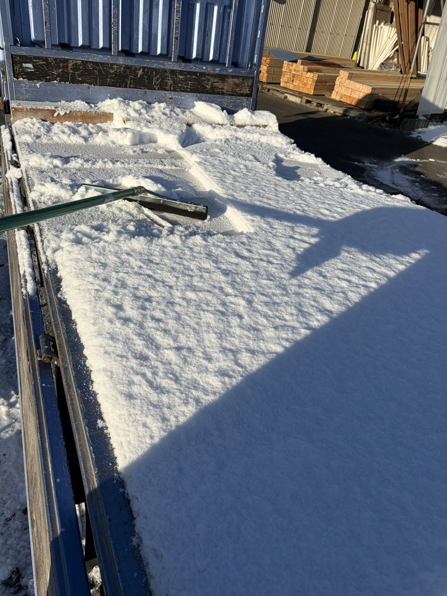 おはようございます🌞
雪すごかったですね❄️
トラックにめっちゃ積もってました⛄️

子供の頃はあんなに嬉しかった雪も大人になると嬉しくない、、、
成長を感じた朝イチでした🕴️

今週も1週間よろしくお願いします🤲

#スナカワ
#企業公式相互フォロー