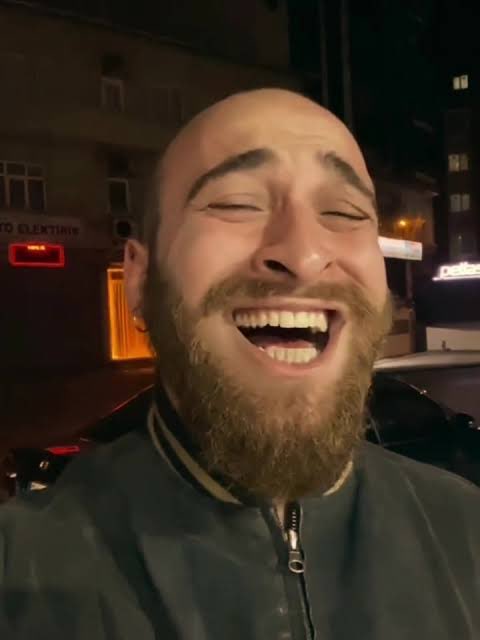 dmbv00's tweet photo. @eyyoyigitt Aynı kişilermiş kanım dondu https://t.co/WfHzxmvVKq
