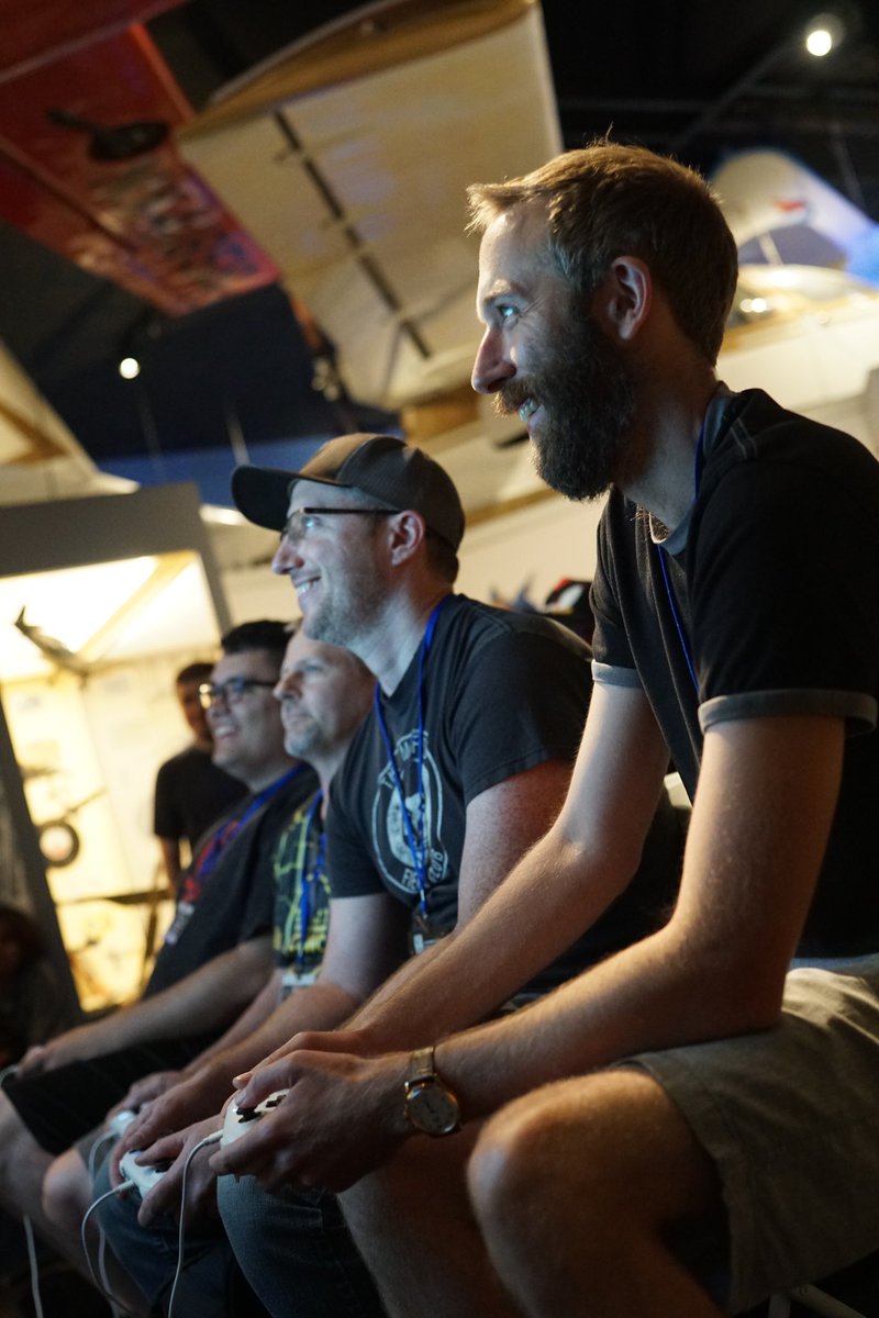 LI RETRO tweet media