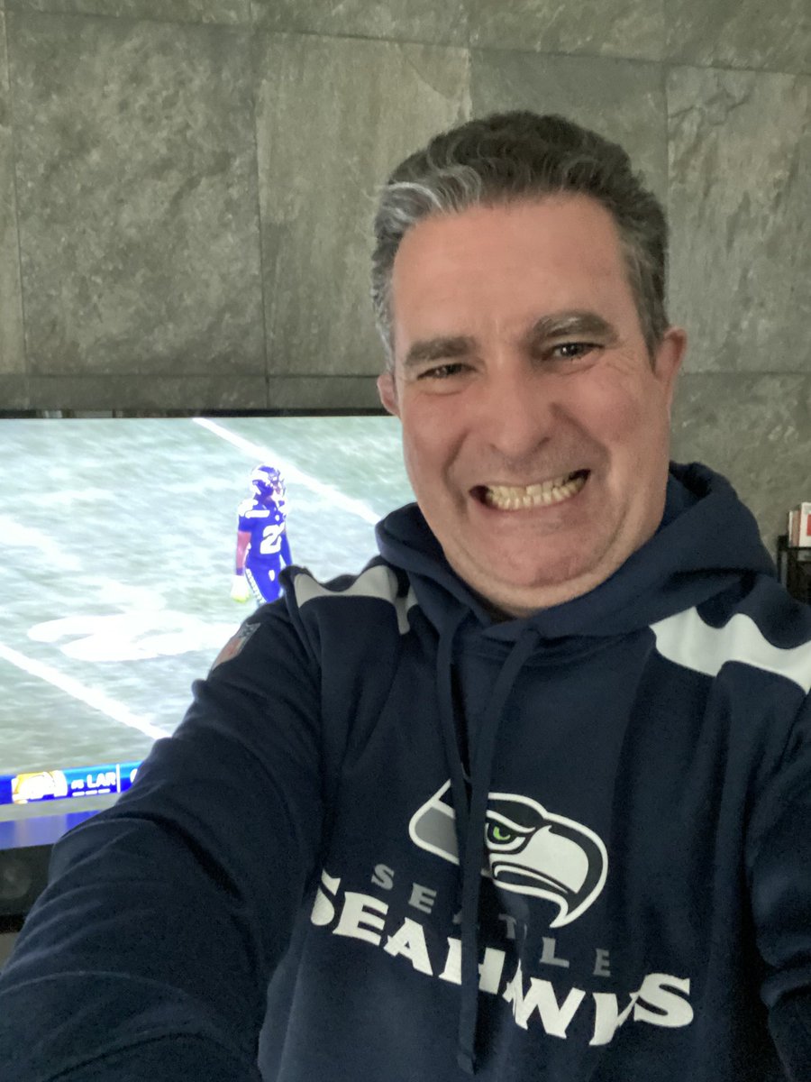 Mikefrau1's tweet photo. Aquí vamos de nuevo! Saludos desde Ciudad de México amigos de @FOXImpactoNFL #FoxImpactoNFL ¡Seahawk desde 1983! Vamos muchachos por el Súperbowl https://t.co/TbAKmxRa4X