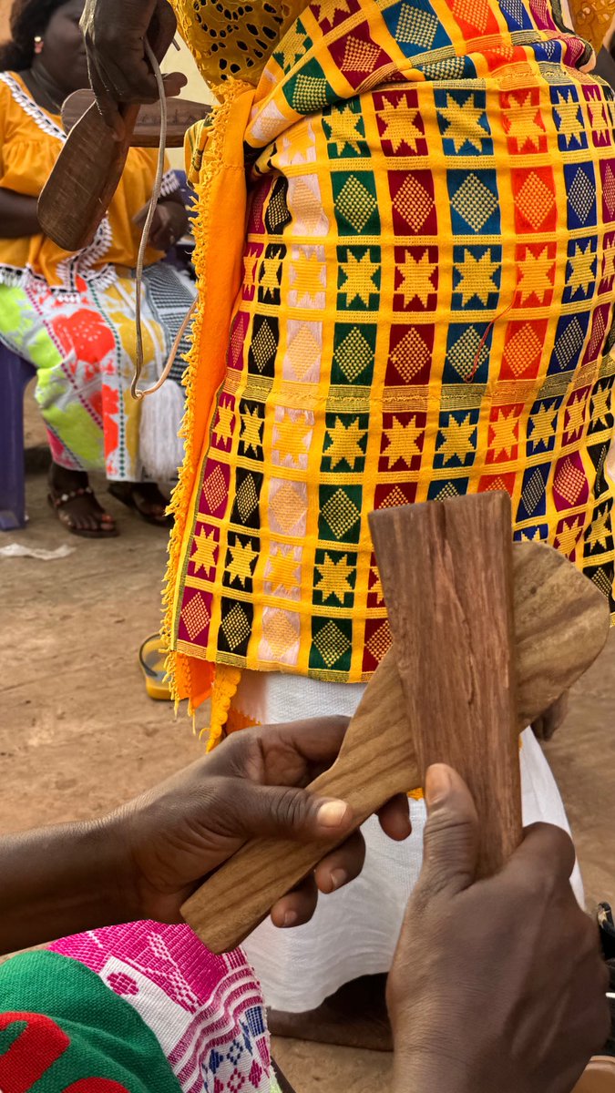 Leba cabas, sara noiba, kumé cubamba - etapas do ritual do casamento tradicional guineense que se funde nos protocolos sócioculturais das origens familiares da noiva, compromissos firmados pelo noivo, num contrato social coletivo que honra ancestralidade e laços os comunitários.