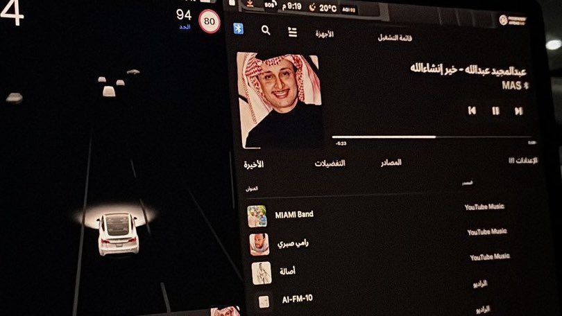 Userwits's tweet image. درةٍ فيها من الغطرسه شيٍ عجيب 
الردي ما تّقرب أرضه ولا تقرب سماه 

ما تجي في ذمة اللاش لو أنه قريب
لو تبيع الكون و الناس و تبيع الحياه

تفرق الطير المضرا من الطير الربيب
السنافي تشعفه و الردي تكشف رداه

حرةً ما تعشق إلا أبلجٍ وصله صعيب 
التعفف عن محبة سواه أكبر غناه