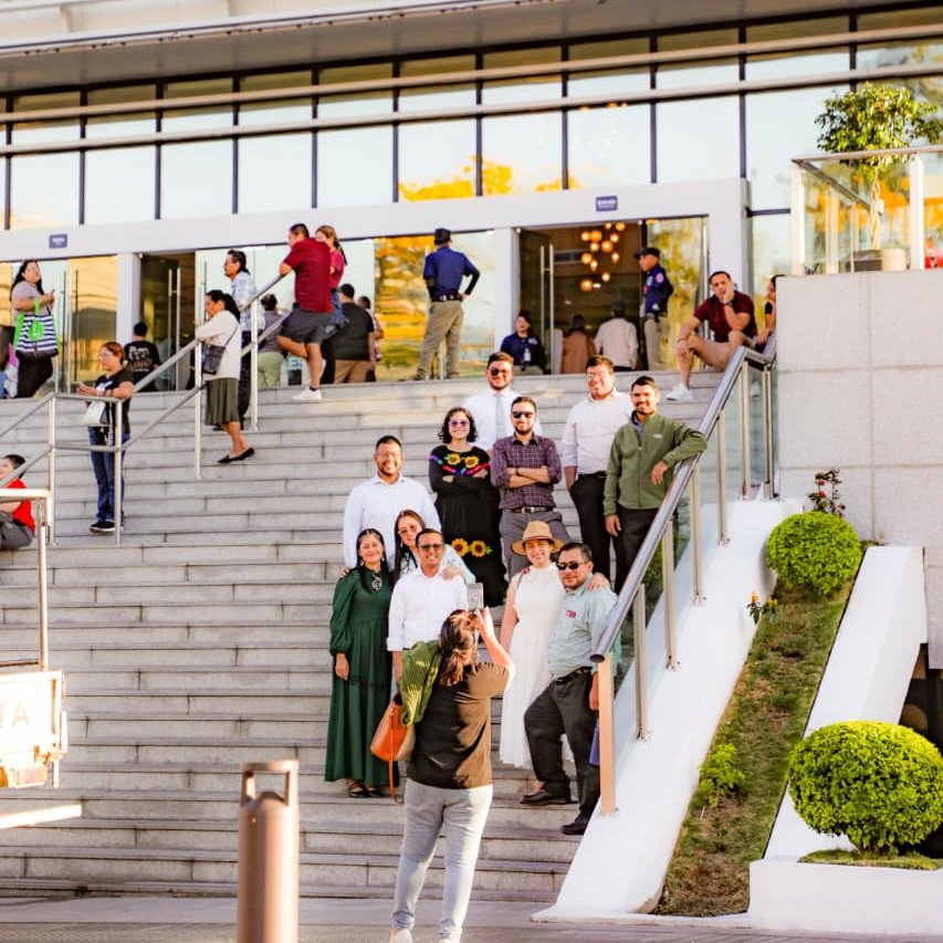 El Centro Histórico recibe a turistas nacionales y extranjeros que disfrutan de esta tarde de domingo en un ambiente familiar y seguro. 

El país se posiciona como un destino atractivo para visitar.
