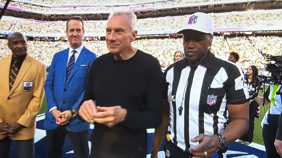 地元サンフランシスコの英雄、元QBジョー・モンタナがコイン・トス