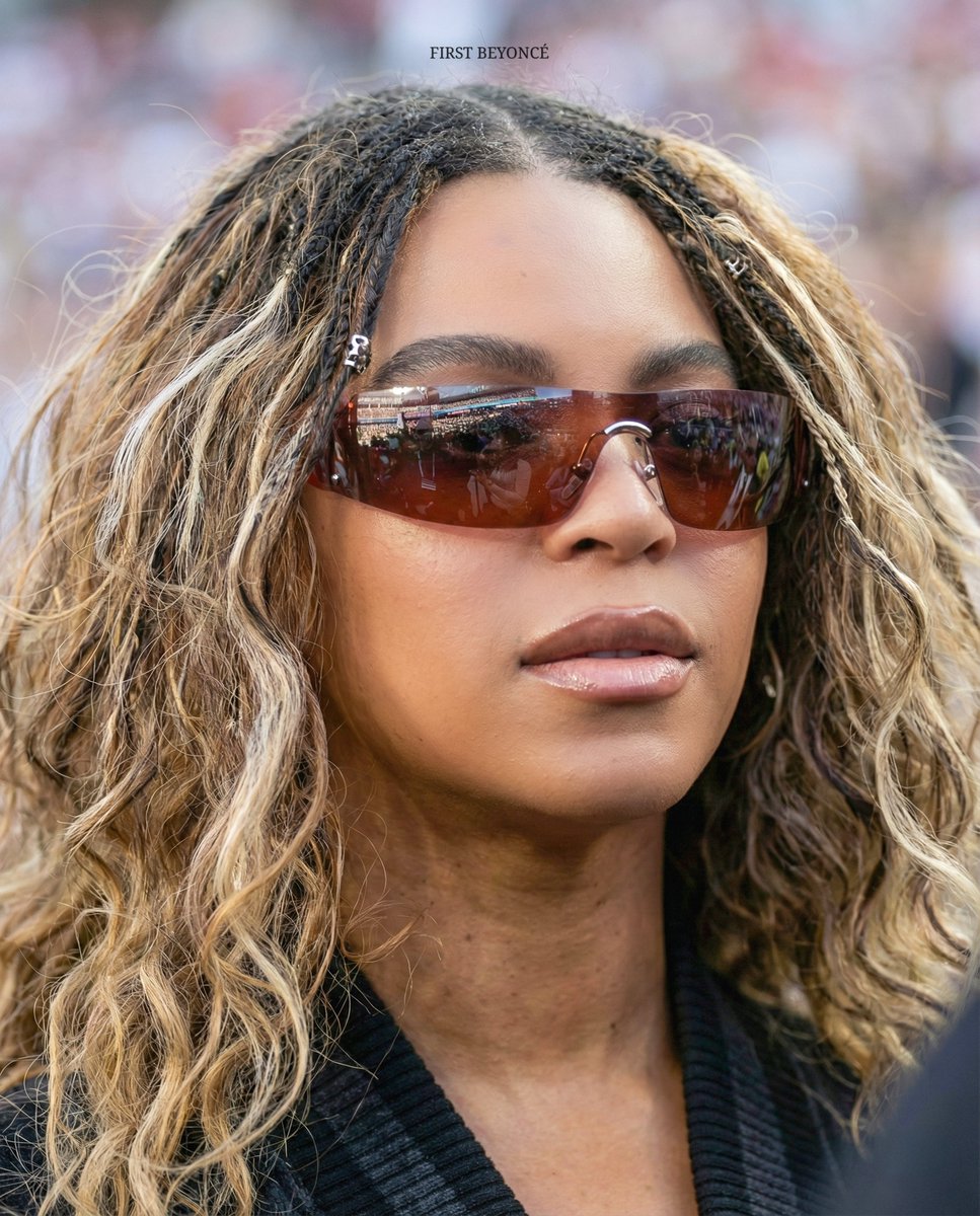 firstbeyonce4k's tweet image. Blue Ivy Carter look on prior to the start of Super Bowl LX between the Seattle Seahawks and the New England Patriots at Levi's Stadium on February 08, 2026 in Santa Clara, California.