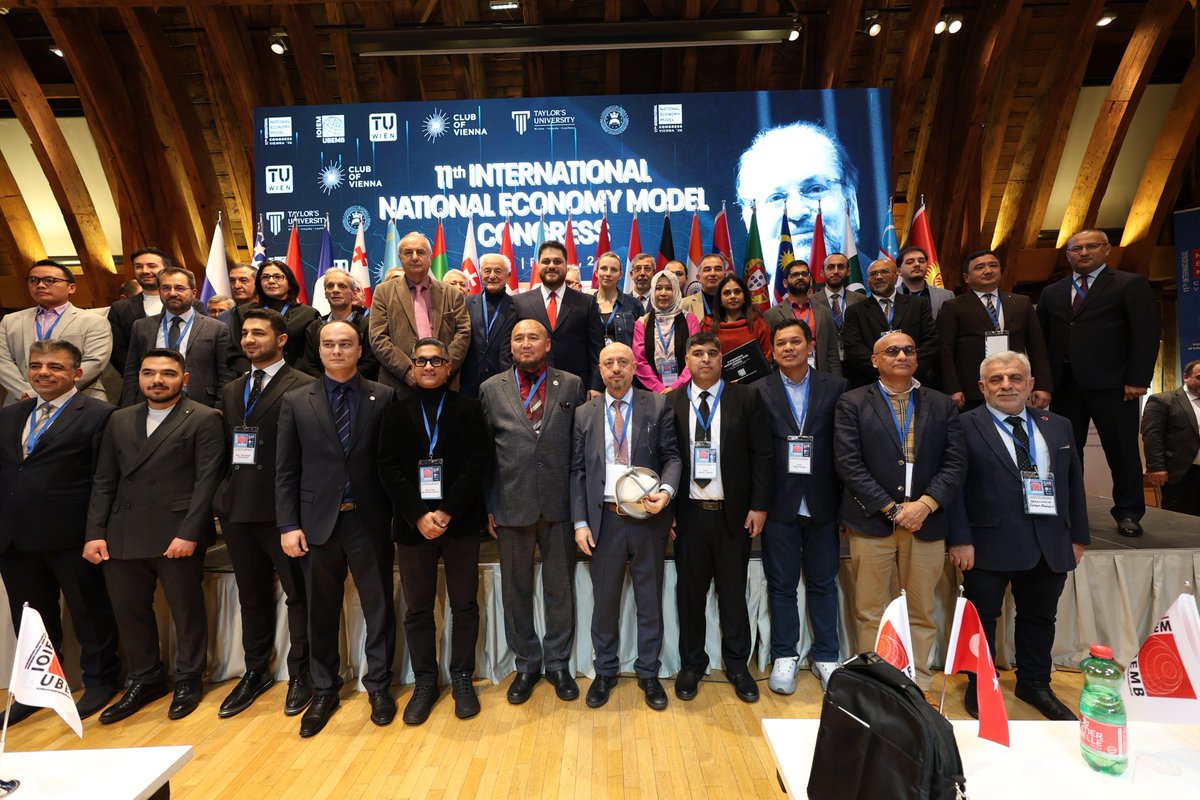 mstf_klc31's tweet photo. @ajansmuhbir1923 Bu resim, 22 tane devletin ve onlarca prof ve doç lerin katılımıyla Viyana da gerçekleşen 11.Uluslararası Milli Ekonomi Modeli Kongresinden bir kare genel başkanımız Hüseyin Baş Beyin onur konuğu olarak katıldığı kongrede tek çarenin Milli Ekonomi Modeli olduğu tekrar gösterdi. https://t.co/yrHxPCrC0C