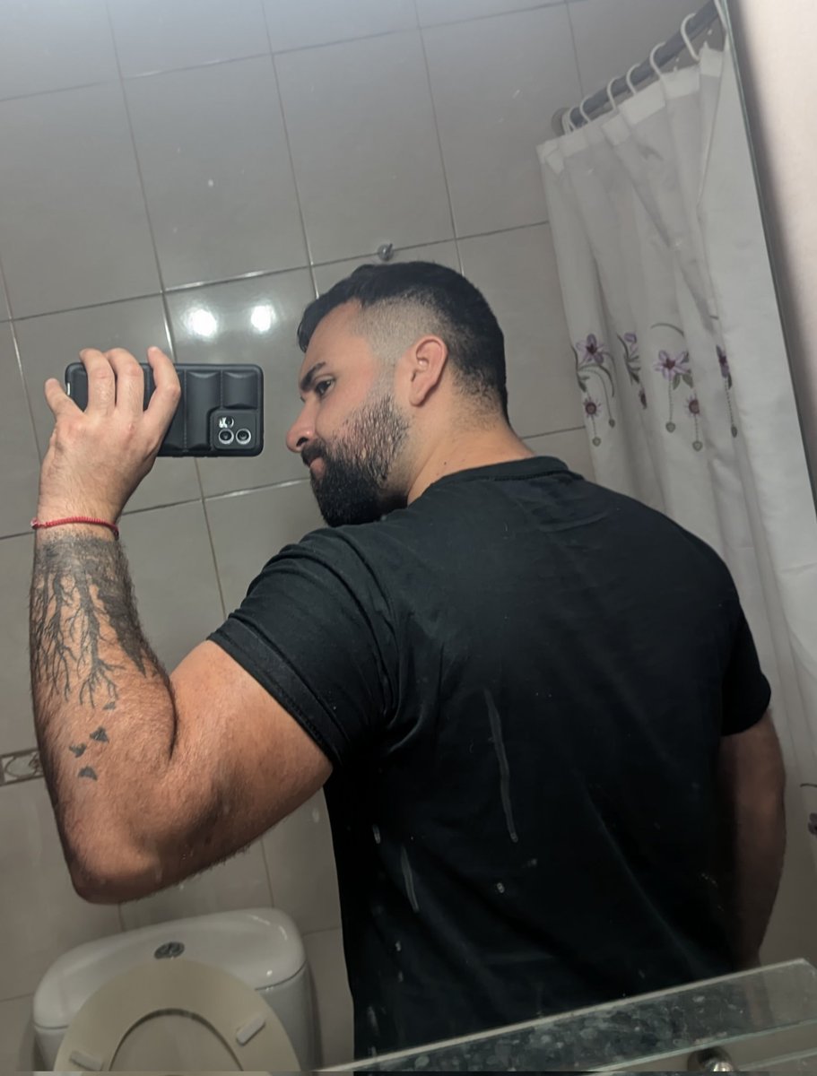 Franbornox's tweet photo. Strong back 🍗 https://t.co/G1f8PrMWQA