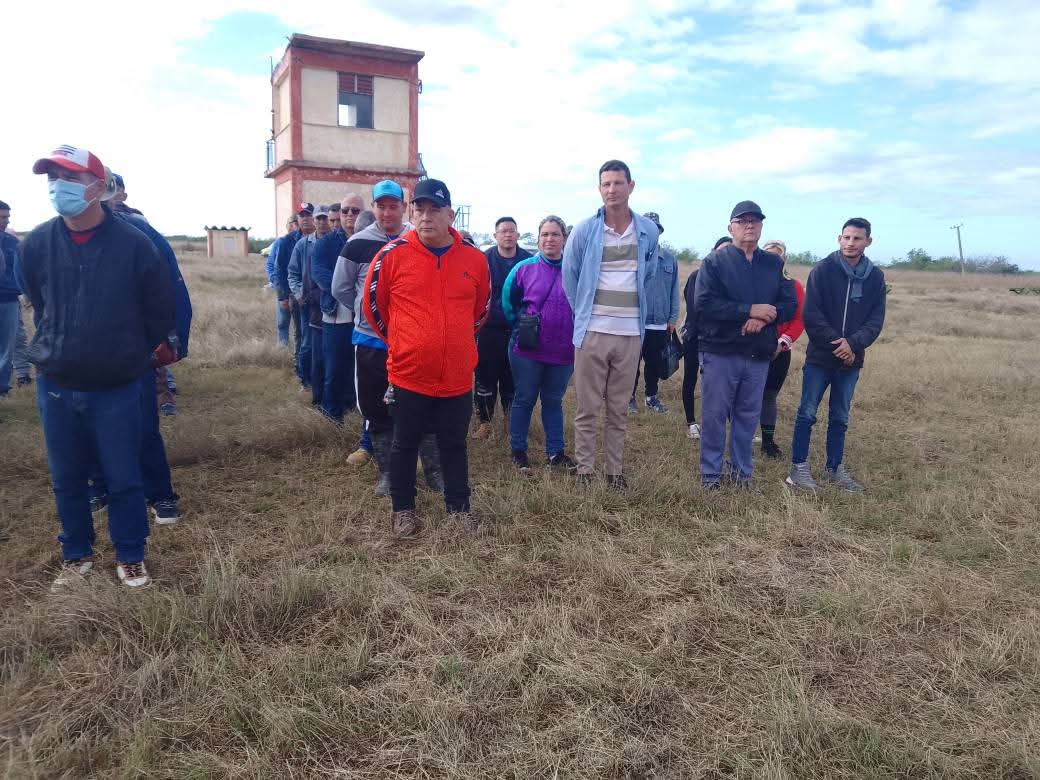 Se preparan cuadros, combatientes y el pueblo de #PuertoPadre #LasTunas para la defensa incondicional de la Patria, la independencia y soberanía de #Cuba. #CubaEstáFirme #CubaVencerá <a href="/MINSAPCuba/">Ministerio de Salud Pública de Cuba</a> <a href="/AbelPrieto11/">Abel Prieto</a>