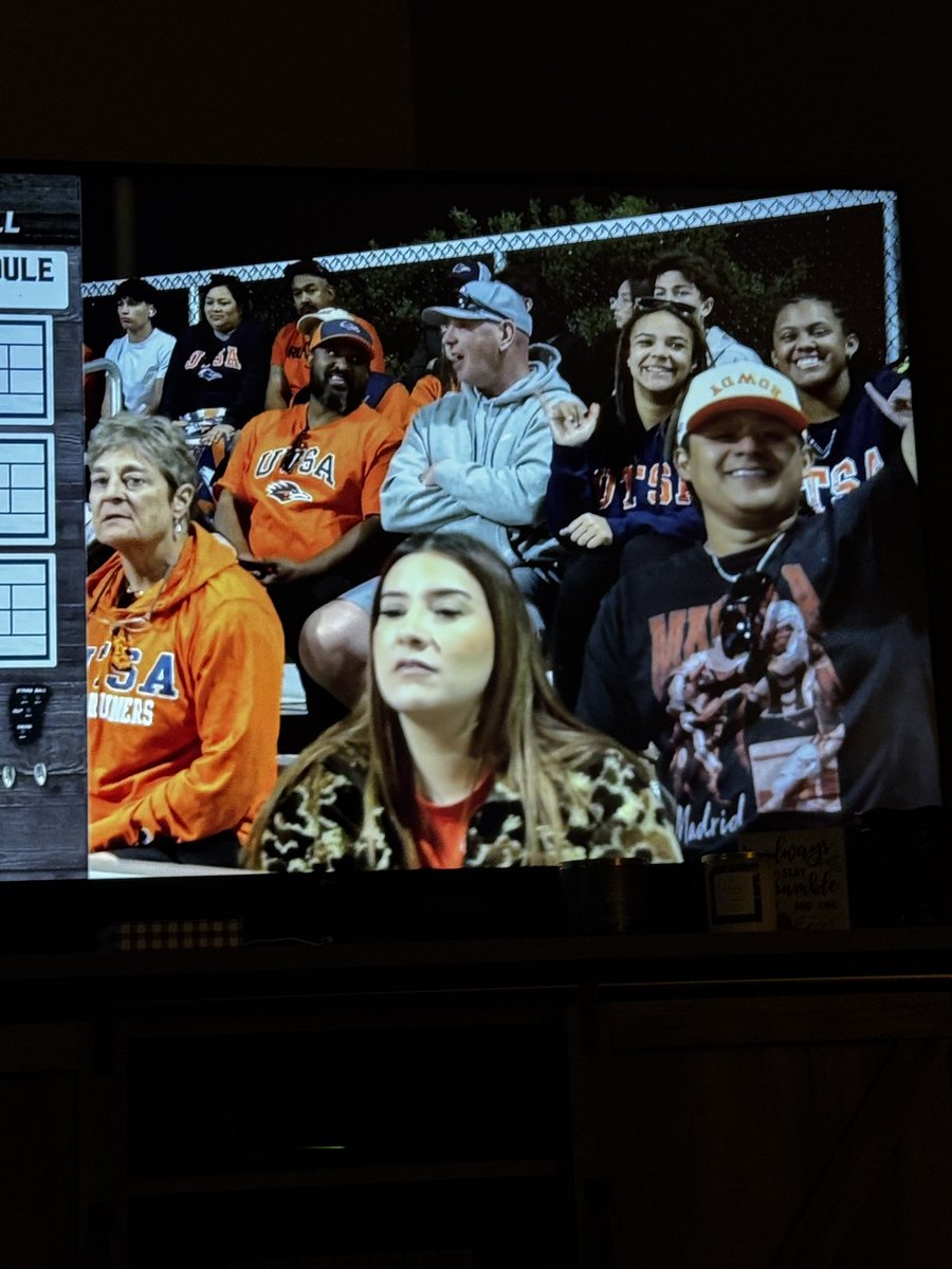 jbooker_2027's tweet image. had a blast hanging with my future teammates! 
#pluckem

@UTSASoftball @Vanntastic8 @heather_ruiz97 @Coach_JimBray @mac89704385
