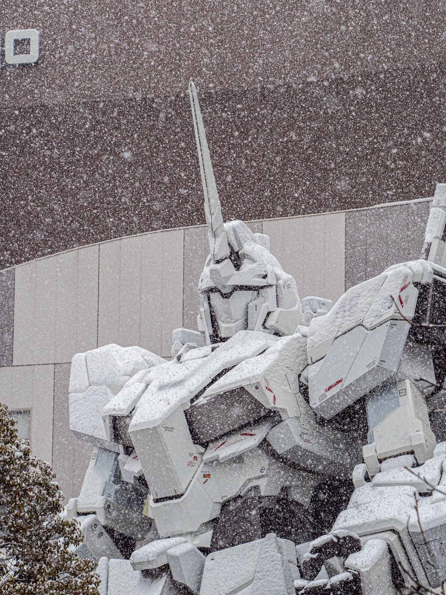 Life-size Unicorn Gundam 昨日の撮影分雪が強く降っていた頃の実物大