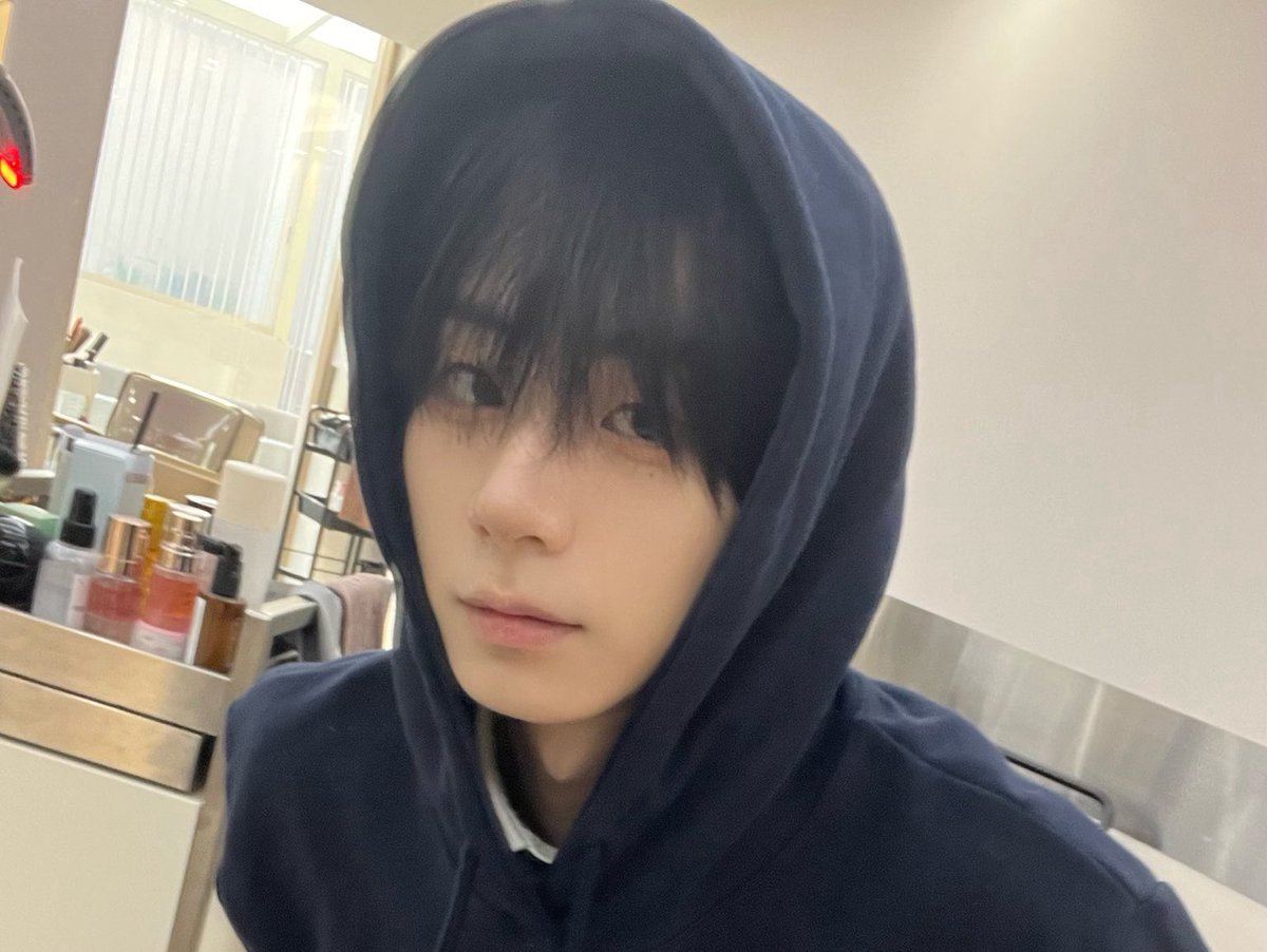 which one is jeongwoo &amp; which one is han?