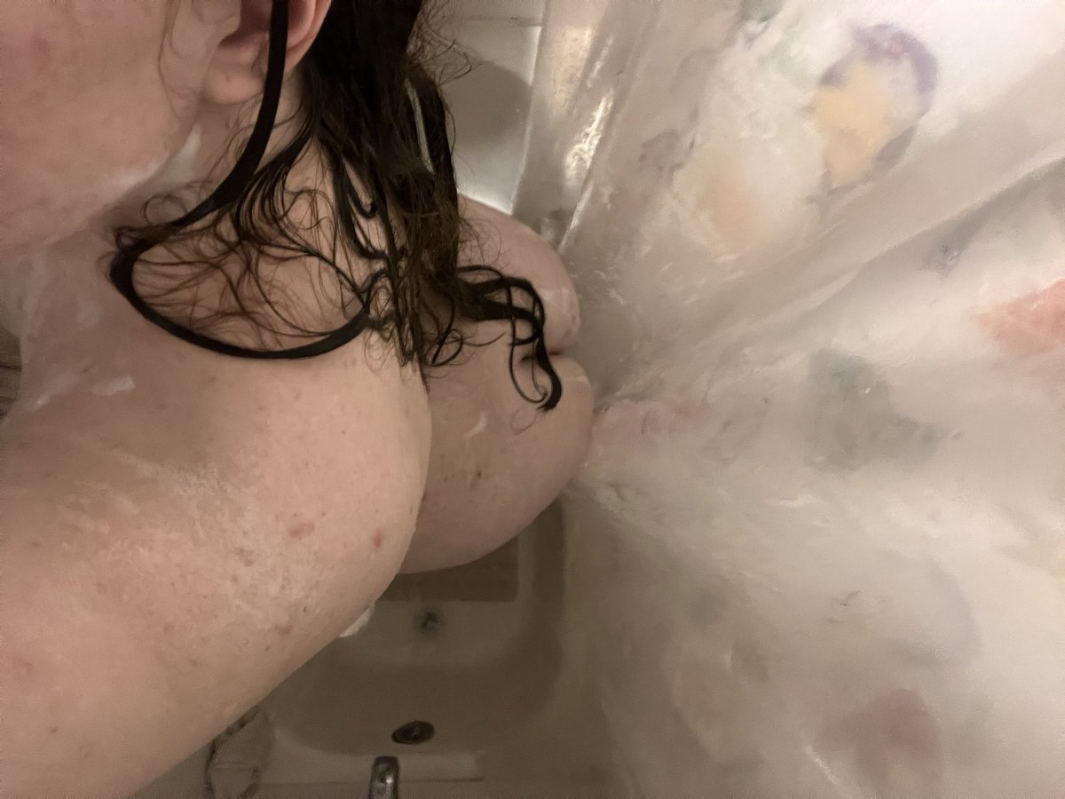 watch_Lilly's tweet photo. Shower time loves 💜#shower #naked #bigbutt https://t.co/BSu57dcAtZ