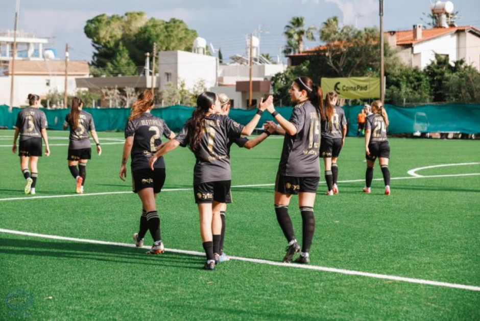 #Uruguaya🇺🇾 | ESTRENO EN LA RED

Micaela Fitipaldi anotó en la victoria de Aris Limassol por 9-0 ante Olympiakos Nicosia por las semifinales de la Copa de Chipre🇨🇾

🠲 1er. tanto  en la temporada para la ex Nacional.