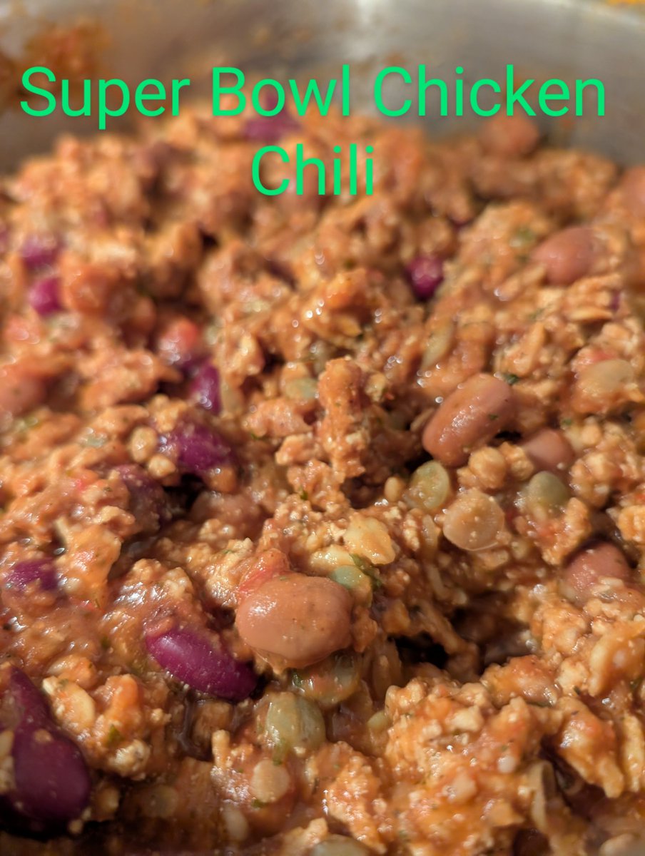 SocMedGirlyyj's tweet image. Made 2 different #SuperBowl chillis this year:  Chicken Chili and Veggie Chili.🏈

#tradition #GameTime #GoSeahawksGo!!!! 💙💚
