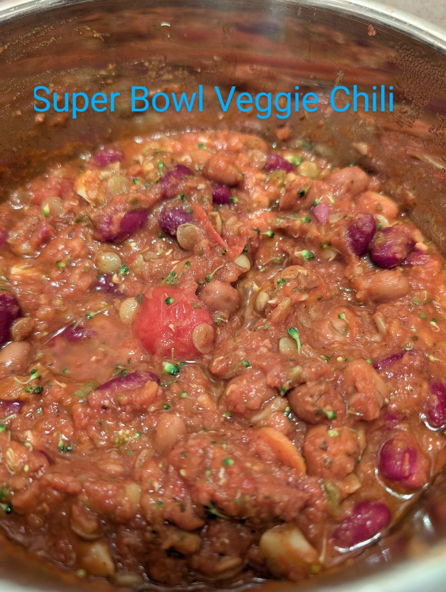 SocMedGirlyyj's tweet image. Made 2 different #SuperBowl chillis this year:  Chicken Chili and Veggie Chili.🏈

#tradition #GameTime #GoSeahawksGo!!!! 💙💚