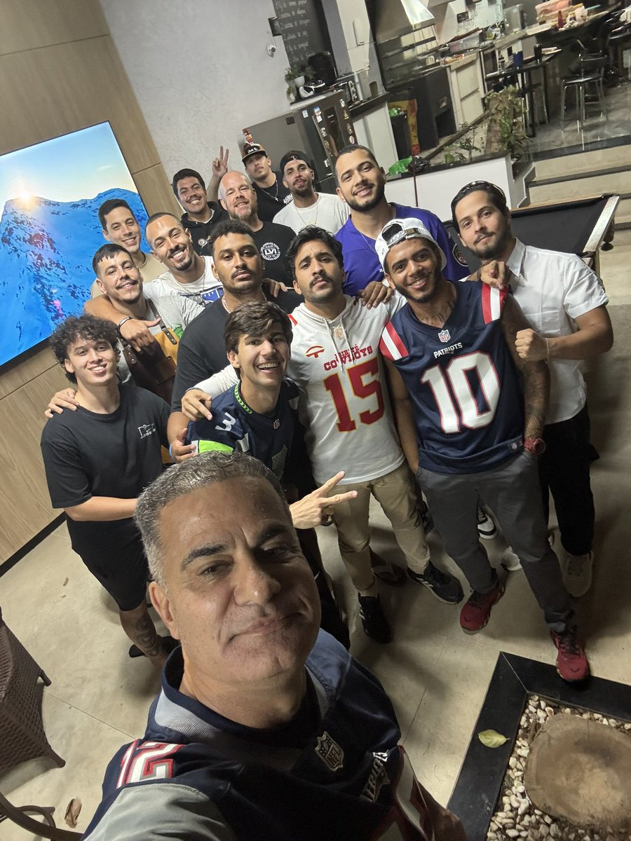 Galera reunida pra ver o SB!
#NFLnosportv