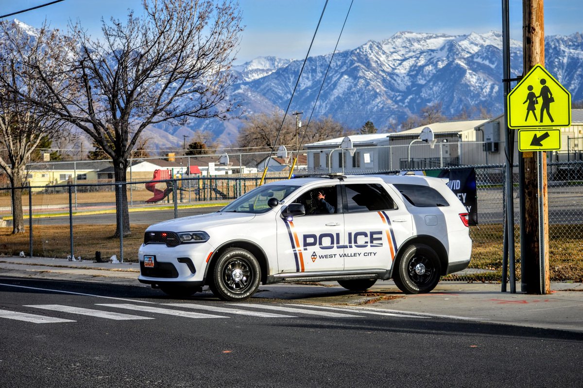 SLCScanner's tweet image. #Kearns #ShøtsFired reported just before 4 PM at David Gourley Park (4260 W 5015 S, Kearns). UPD and outside agencies responded; one person transported by fire in serious condition. Detectives (incl. gang unit &amp;amp; violent crimes) on scene investigating. Officers are searching the