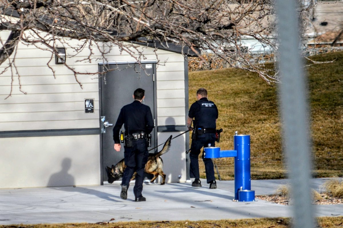SLCScanner's tweet image. #Kearns #ShøtsFired reported just before 4 PM at David Gourley Park (4260 W 5015 S, Kearns). UPD and outside agencies responded; one person transported by fire in serious condition. Detectives (incl. gang unit &amp;amp; violent crimes) on scene investigating. Officers are searching the