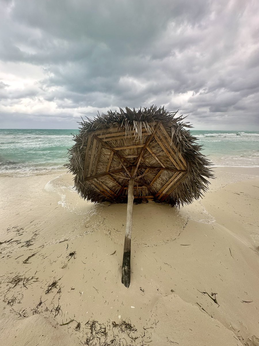 MDurnion's tweet photo. 💙STORMY, MOODY & ATMOSPHERIC💙 #Cuba #cayococo #moodyweather https://t.co/mnJbouzERv
