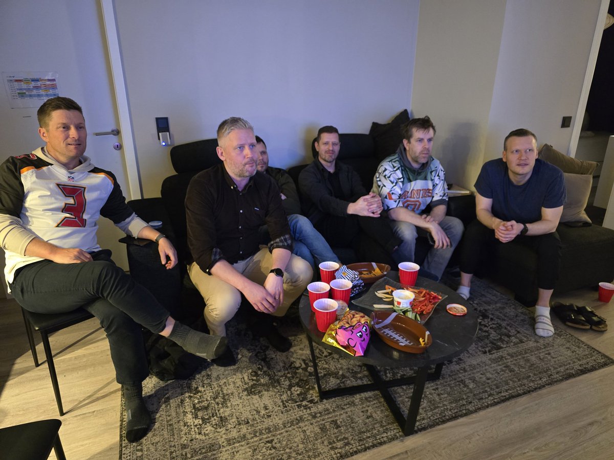 Sameold_'s tweet image. Spennan, en aðallega maturinn og allt nammið, er að drepa menn. #Nflisland