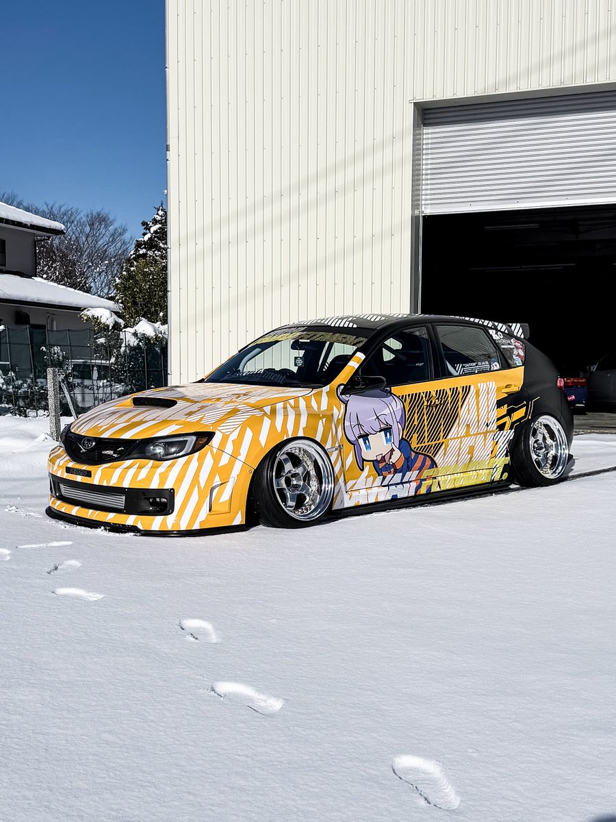 さっきタイヤ屋さんに。 通りすがりで、実物見たの初めてだったけど