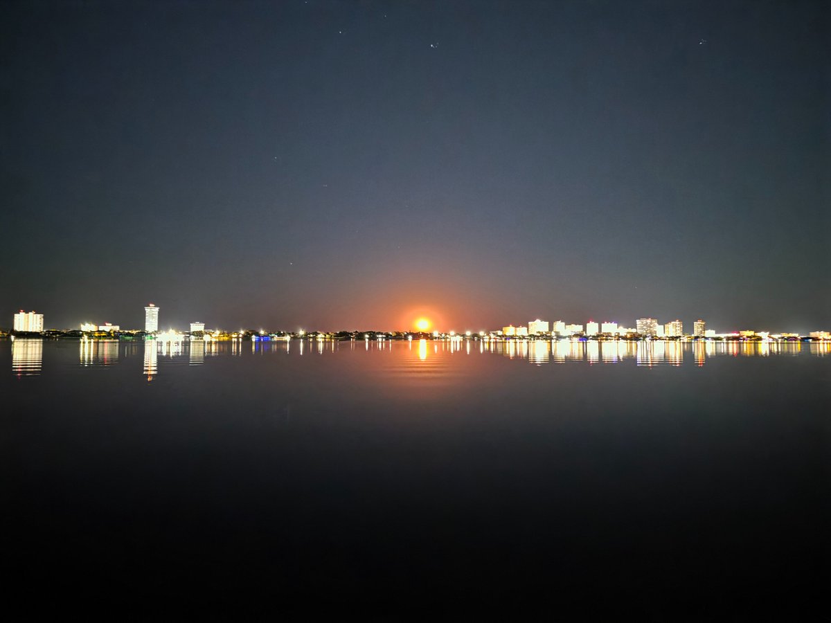 flservicepros's tweet photo. This was the blessing the other night in Daytona Beach. We showed up at the right time for the moonrise. Just like we do at our jobs, always on time! https://t.co/FZTUJguaSH $145/hr all inclusive Call Now to book 386-318-1076 https://t.co/kzdaB7UhXb