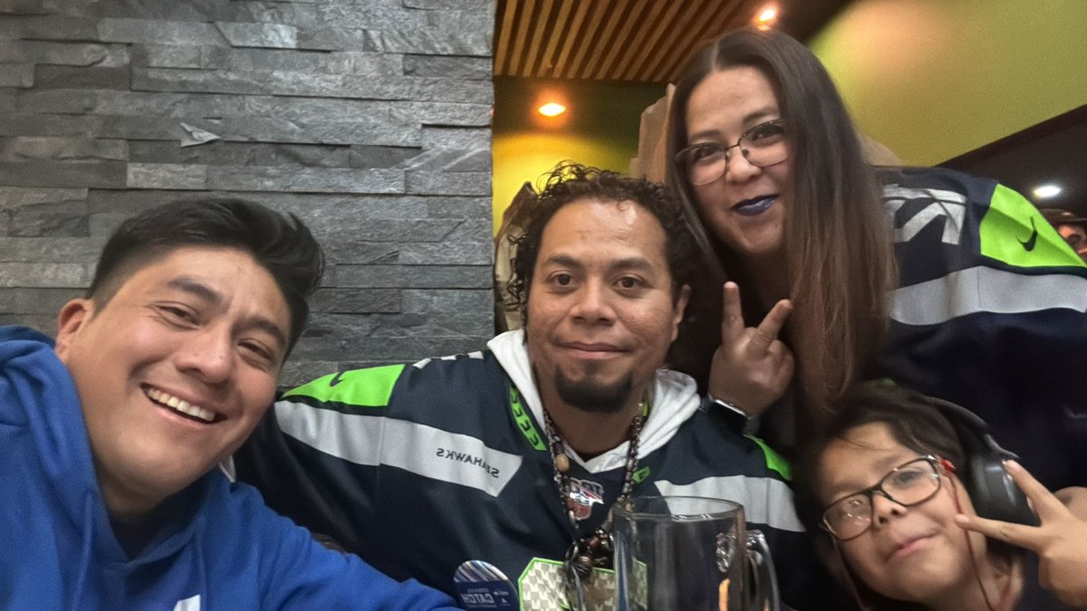 cowdark's tweet photo. Disfrutando el partido de mis Seahawks!!💚💙 https://t.co/bI4N8rakxU
