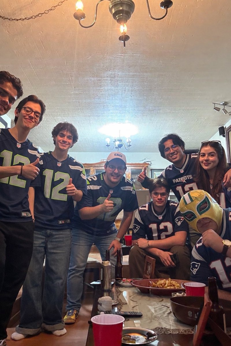 HectorFdzzz's tweet photo. #FOXimpactoNFL
@FOXSportsMX 
@FOXImpactoNFL 
Super bowl en casa de iker 😈 https://t.co/DDSPyF0vo1