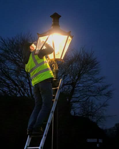 ThisIsIreland3's tweet image. The Phoenix Park is one of the few places left in the world where the 224 historic gas lamps are still manually maintained by a dedicated family of lamplighters 💡💡

📍Co. Dublin, Ireland ☘️ 

📸 John Doyle

#Lamps #Dublin #Tradition #PhoenixPark #Ireland