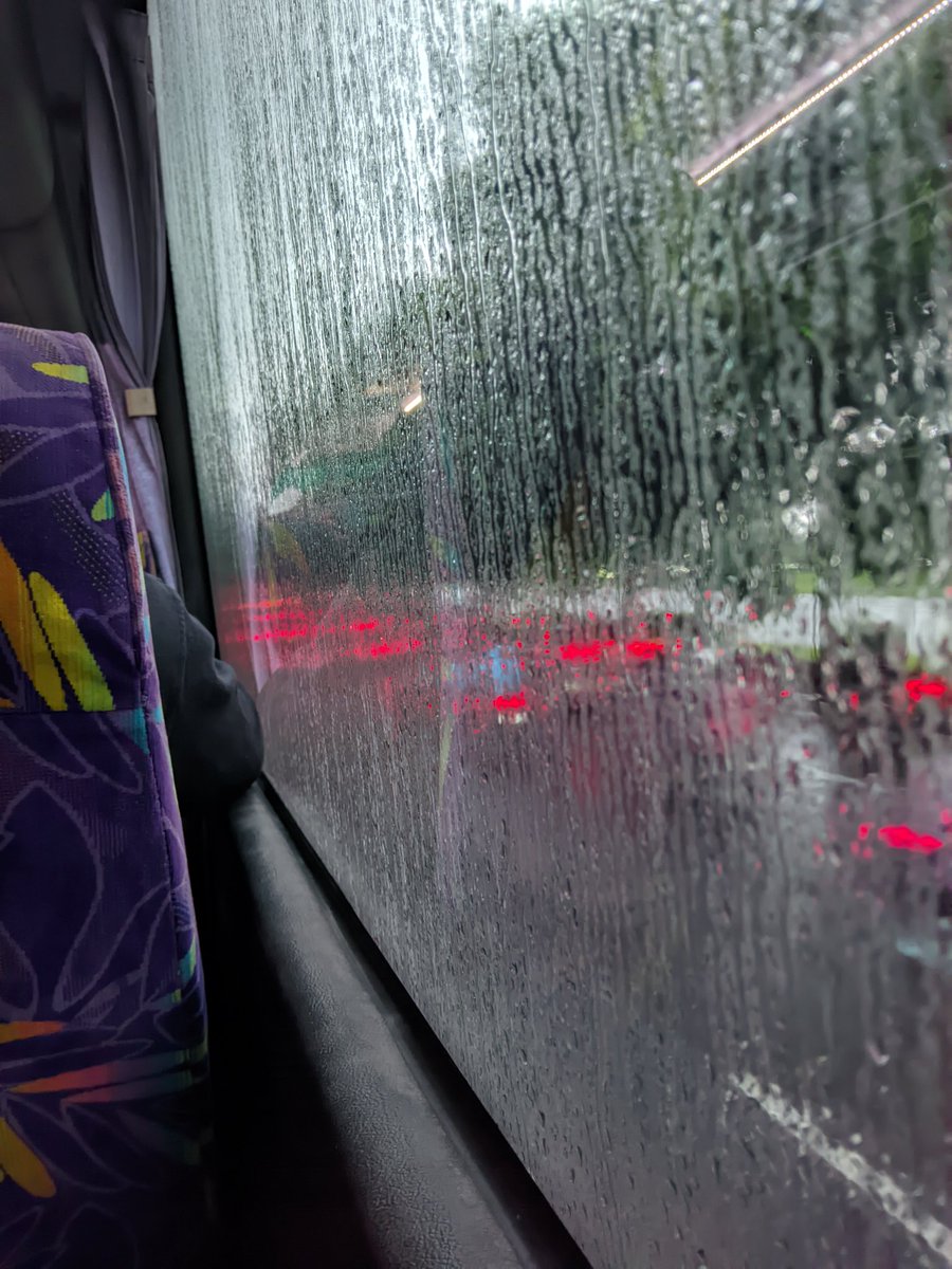 servedrose's tweet image. Selamat pagi dari cuaca yang ga jelas ini 💧