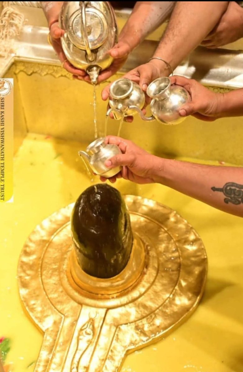 🙏🔱 ॐ नमः शिवाय 🔱🙏

।।श्री काशीविश्वनाथो विजयतेतराम।।

ब्रह्ममुरारिसुरार्चितलिङ्गं निर्मलभासितशोभितलिङ्गम् ।
जन्मजदुःखविनाशकलिङ्गं तत् प्रणमामि सदाशिवलिङ्गम्।।

जय काशी विश्वनाथ महाराज आपकी सदा ही जय 🚩 हर हर महादेव 🙏🚩
*┈┉┅━❀꧁ω❍ω꧂❀━┅┉┈*
जय श्री काशी विश्वनाथ जी