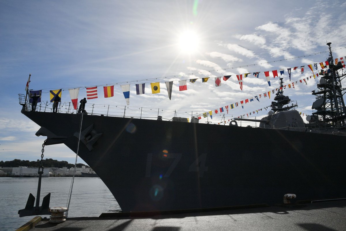 JMSDF_PAO's tweet image. 皆様を守る覚悟を胸に

使命を果たし続ける

日本の始まりの日

満艦飾に想いを託して

#海上自衛隊 #誠実 #建国記念の日