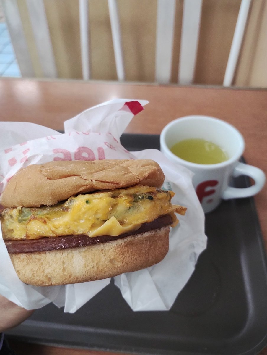 モーニングはしご
ゴーヤーパティは、外観はそうでもないが中はしっかりゴーヤーが入ってる